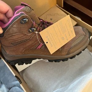 Brand new Bearpaw hiking shoe. Sz 8